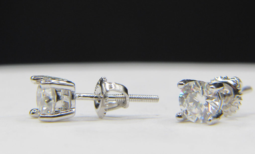 Éclat Screwback Solitaire Earrings