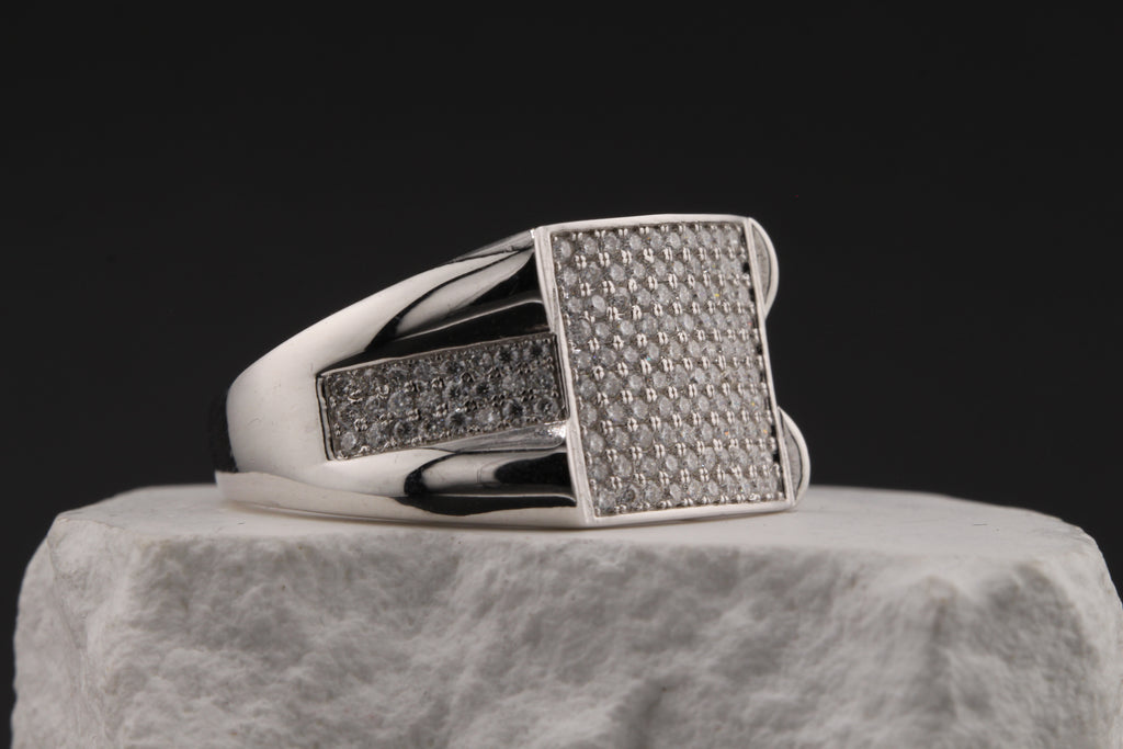 Luminary Pavé Halo Ring