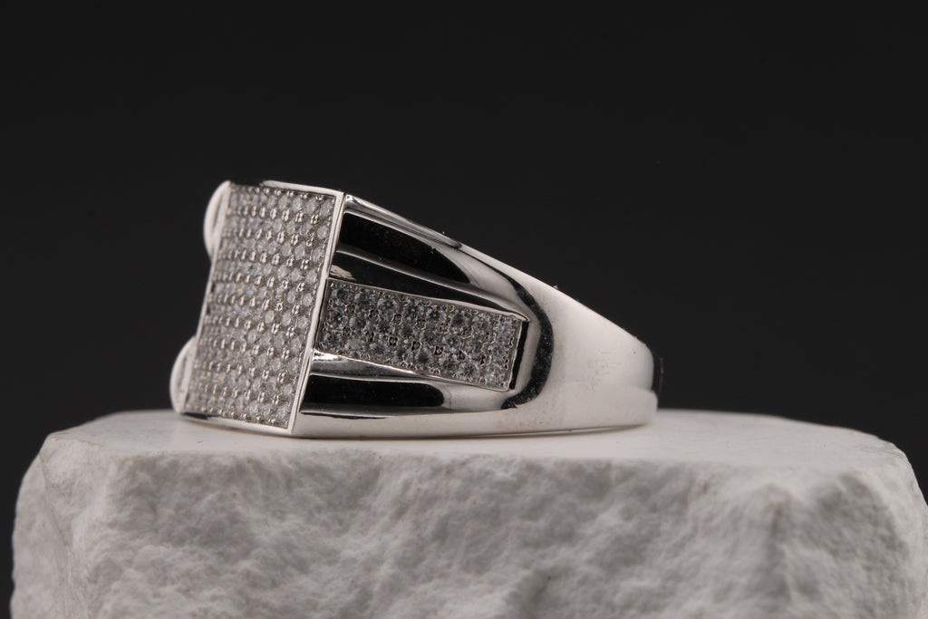 Luminary Pavé Halo Ring