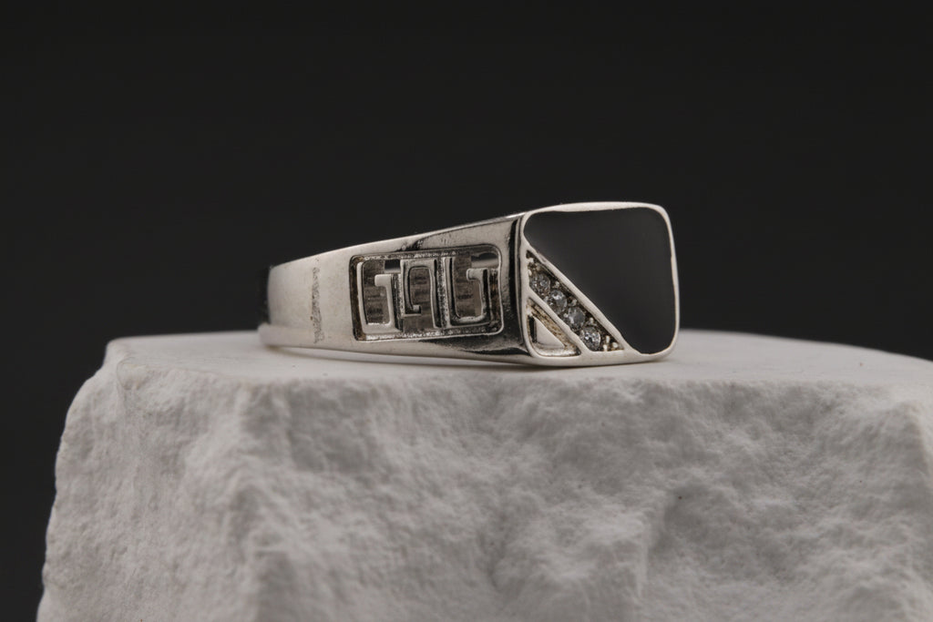 The Gray Onyx Signet