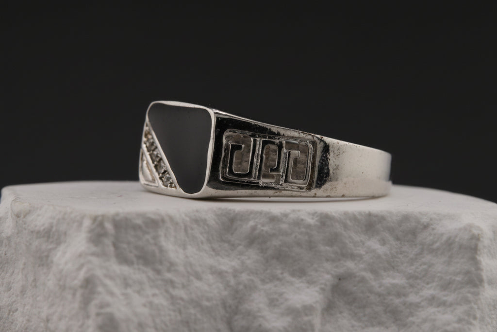 The Gray Onyx Signet