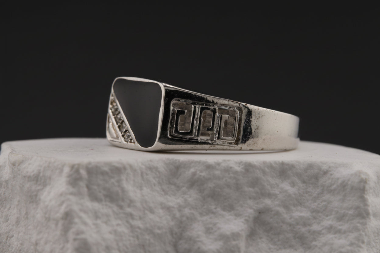 The Gray Onyx Signet
