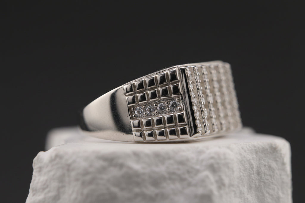 Noir Apex Ring