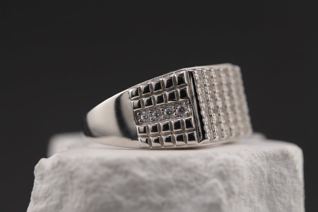 Noir Apex Ring