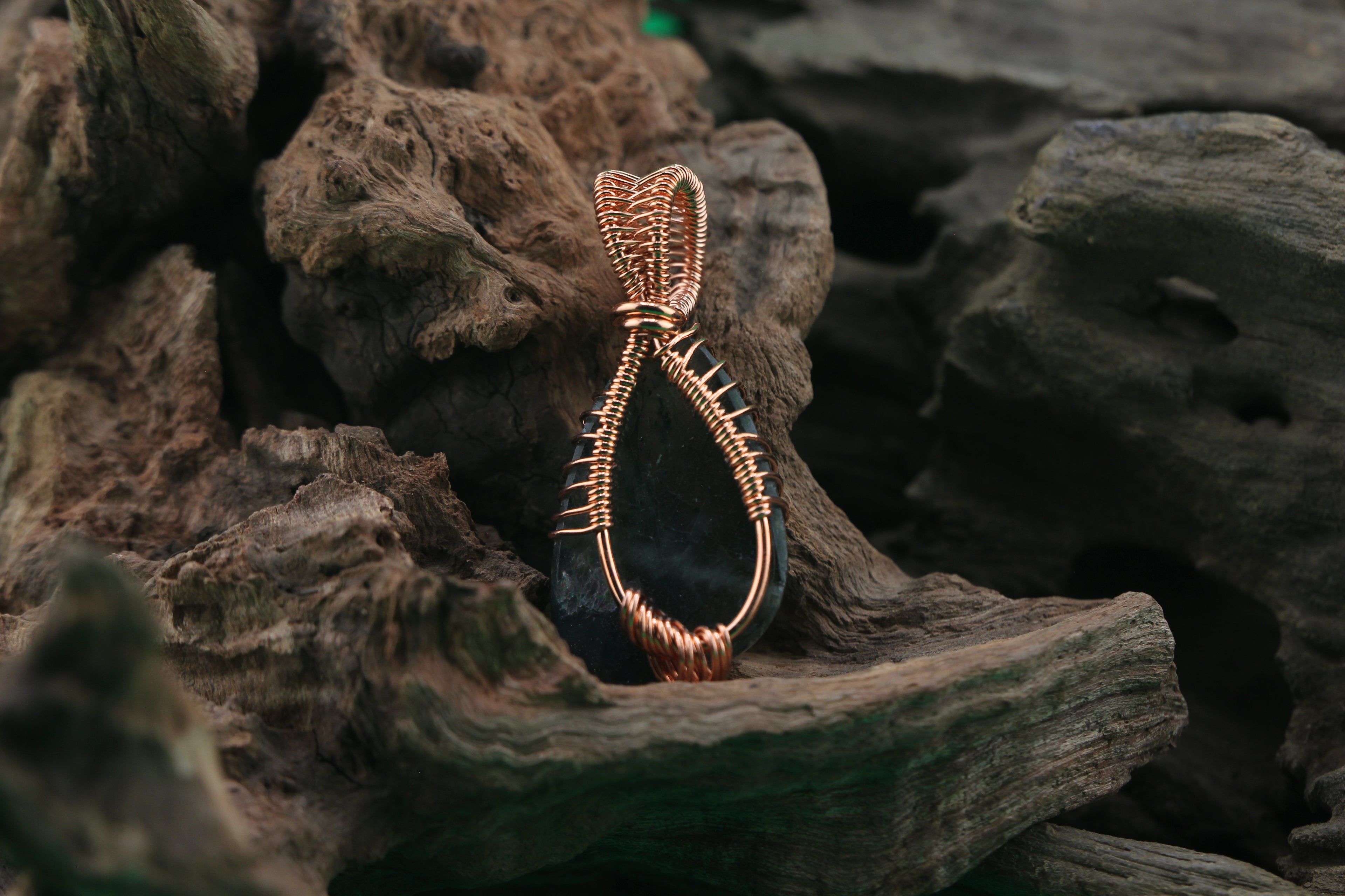 Arbor Flash Labradorite Pendant